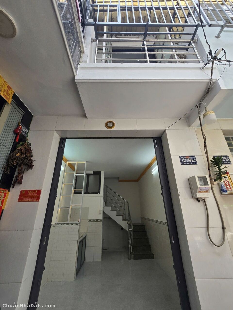 Nhà Mặt Tiền Ngay chợ Bình Chánh Sổ Hồng Riêng iêng 