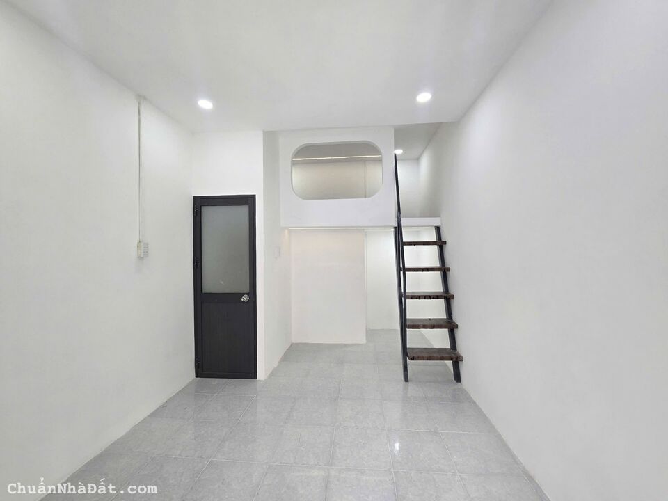 Nhà Mặt Tiền Ngay chợ Bình Chánh Sổ Hồng Riêng iêng 