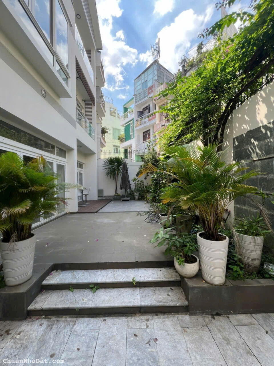 Biệt thự Sang Trọng - Hiếm có HXH 221/13 Lê Văn Sỹ, Quận 3 - 15x18M, 5 Tầng, sân vườn, 48 Tỷ ! Biệt thự Sang Trọng - Hiếm có HXH 221/13 Lê Văn Sỹ, Quận 3 - 15x18M, 5 Tầng, sân vườn, 48 Tỷ !