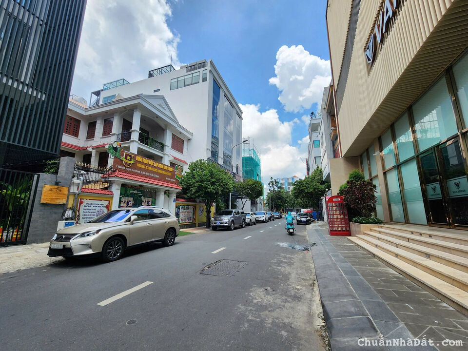  Bán căn Biệt Thự Phổ Quang - Huỳnh Lan Khanh, Phường 2, Tân Bình - DT: 15m x 16m, 4 Lầu, 115 Tỷ!