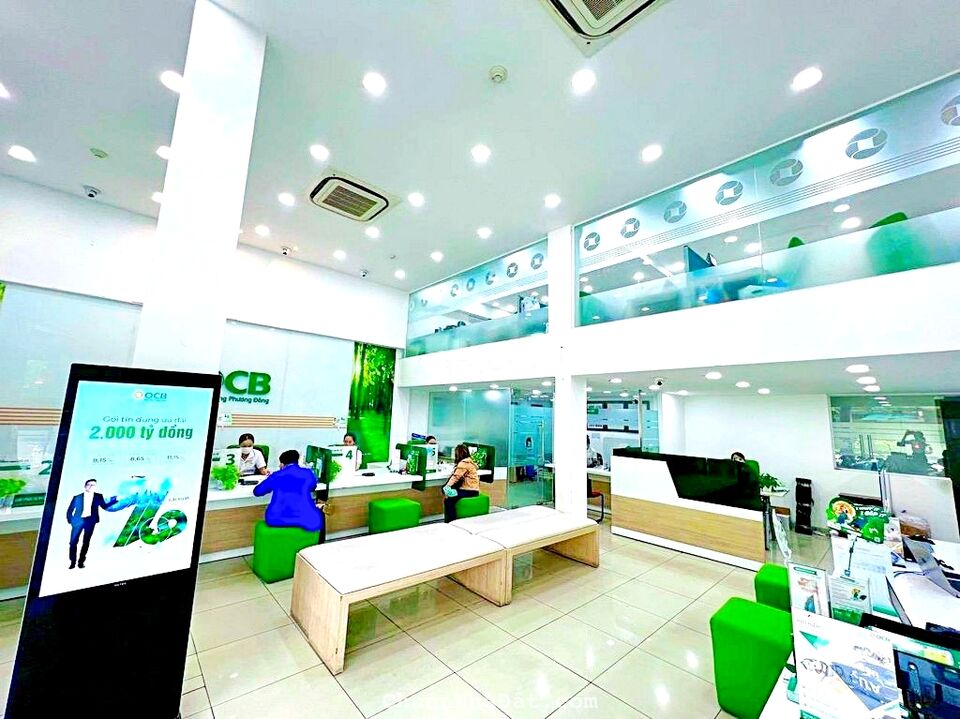 Cho thuê nhà 549-551 Hồng Bàng, Phường 14, Quận 5. Trệt, 3 lầu DT 680m2 chỉ 120tr