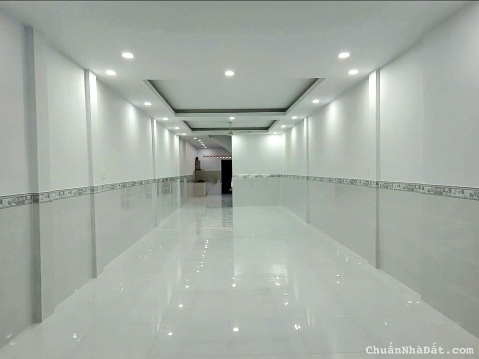 Cho thuê nhà mặt tiền đường Ba Vì, Phường 15, Quận 10. Trệt, lầu, sân thượng chỉ 40tr