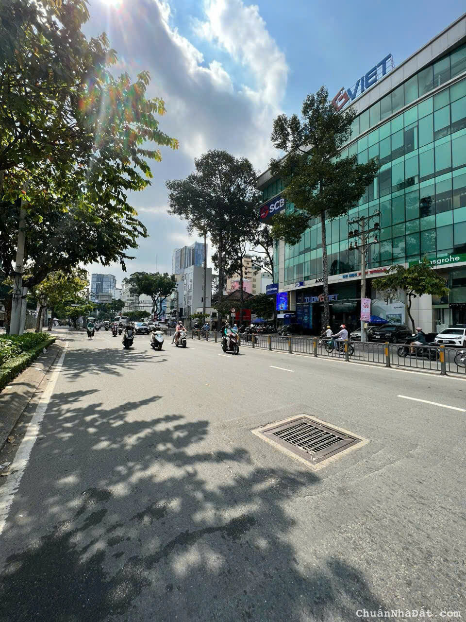 Cho thuê nhà 97 - 99 Cách Mạng Tháng Tám, Bến Thành, Quận 1. Trệt, 3 Lầu, DT 9x15 chỉ 200tr