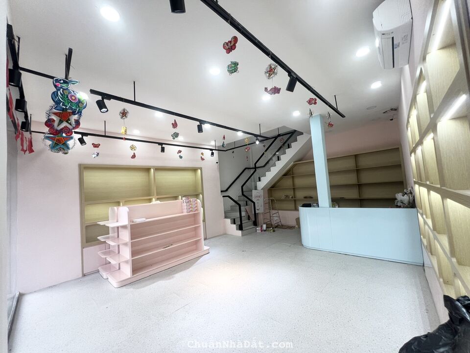 Cho thuê nhà 502 Cách Mạng Tháng 8, Phường 11, Quận 3. Trệt, Lầu, ngang 6m giá chỉ 50tr