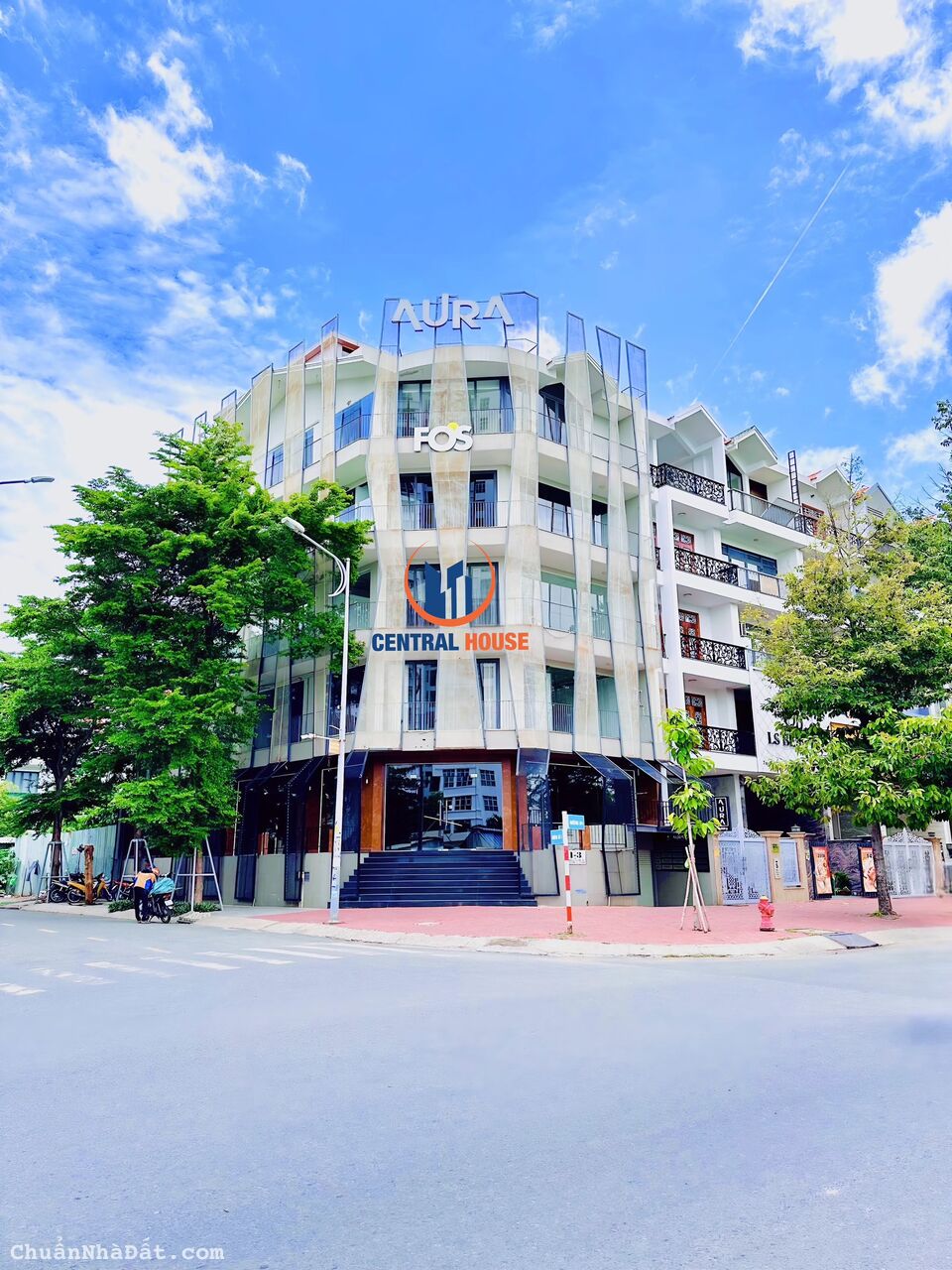 Cho thuê nhà Góc 2MT số 1 Đường D4, Khu dân chư Him Lam Kênh Tẻ, Phường Tân Hưng, Quận 7.