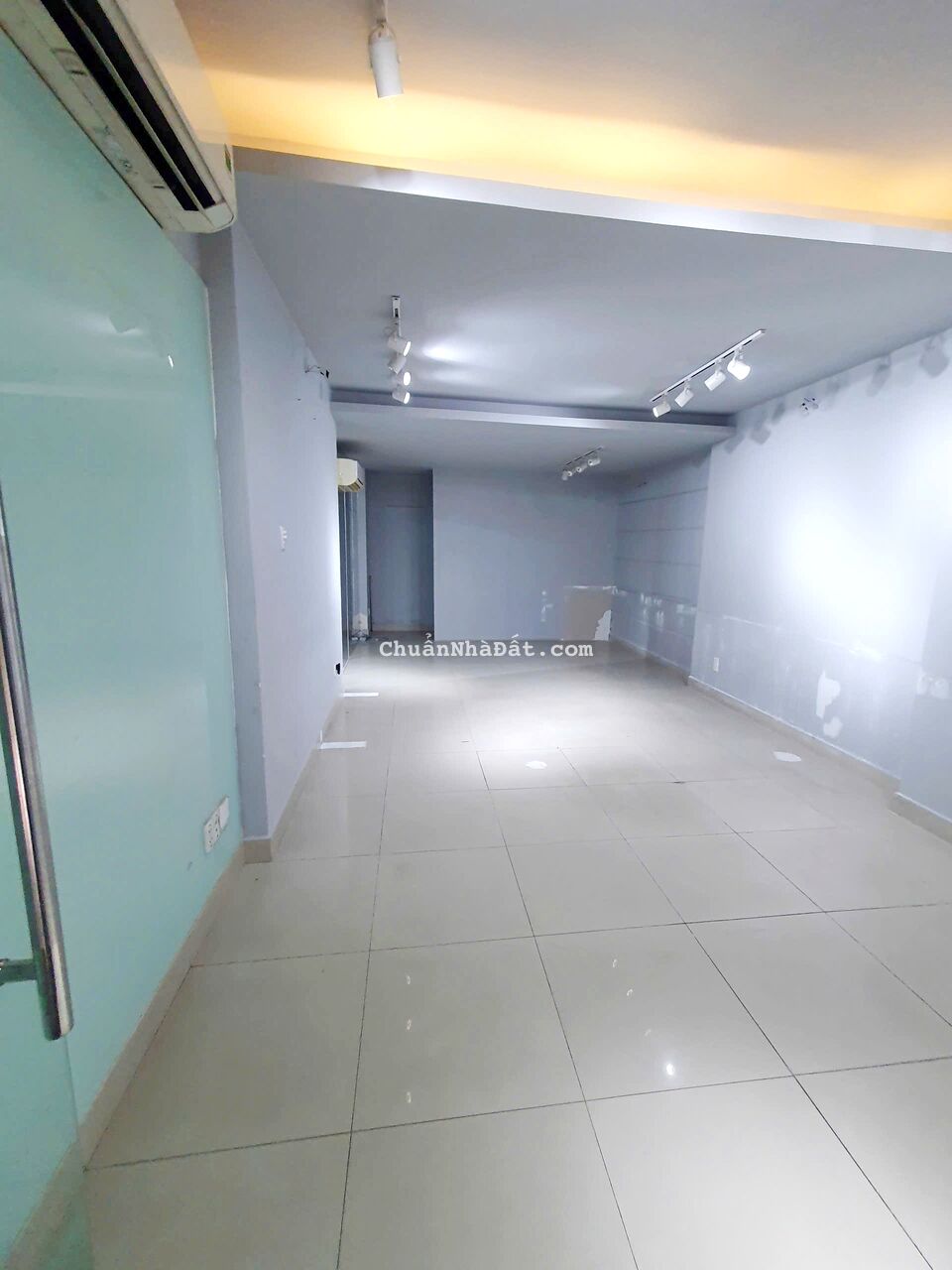 Cho thuê nhà mặt tiền Hoa Lan, Phường 2, Quận Phú Nhuận. Hầm, trệt, 3 lầu, 6PN, 5wc chỉ 40tr