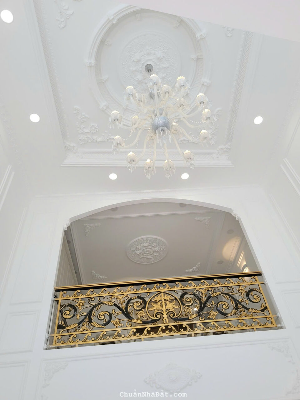 Cho thuê nhà mặt tiền Hoa Đào, Phường 2, Phú Nhuận. Trệt, lửng, 2 Lầu, Sân Thượng chỉ 39tr