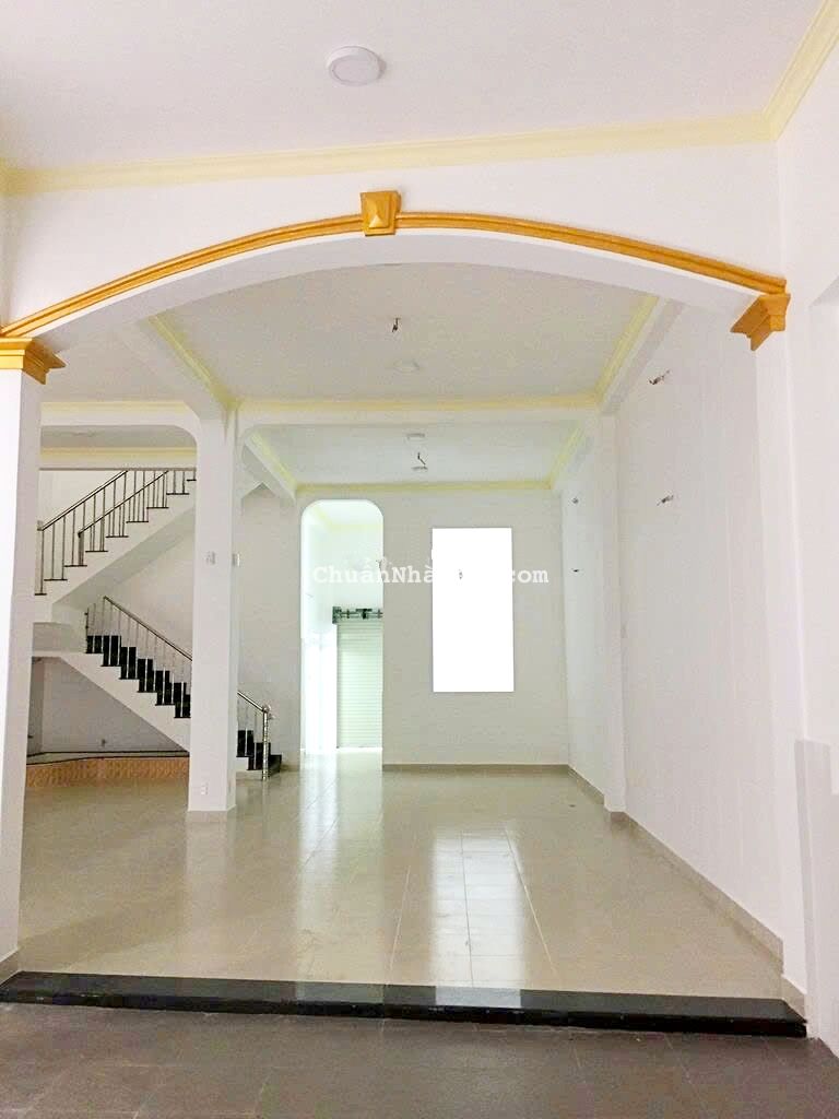 Cho thuê nhà 28E Tăng Bạt Hổ, Phường 11, Quận Bình Thạnh.  Trệt, 3 lầu. DT 550m2 chỉ 55tr