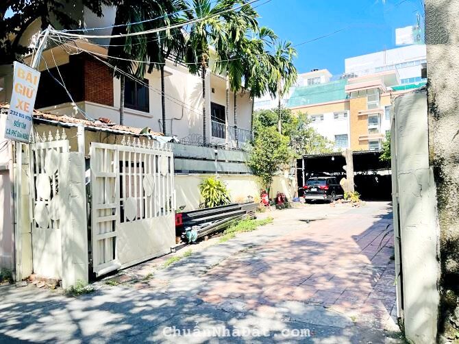 Cho thuê nhà 232Bis Võ Thị Sáu, Phường Võ Thị Sáu, Quận 3. DT 700m2, 8 x 40m NH 18.5m chỉ 150tr
