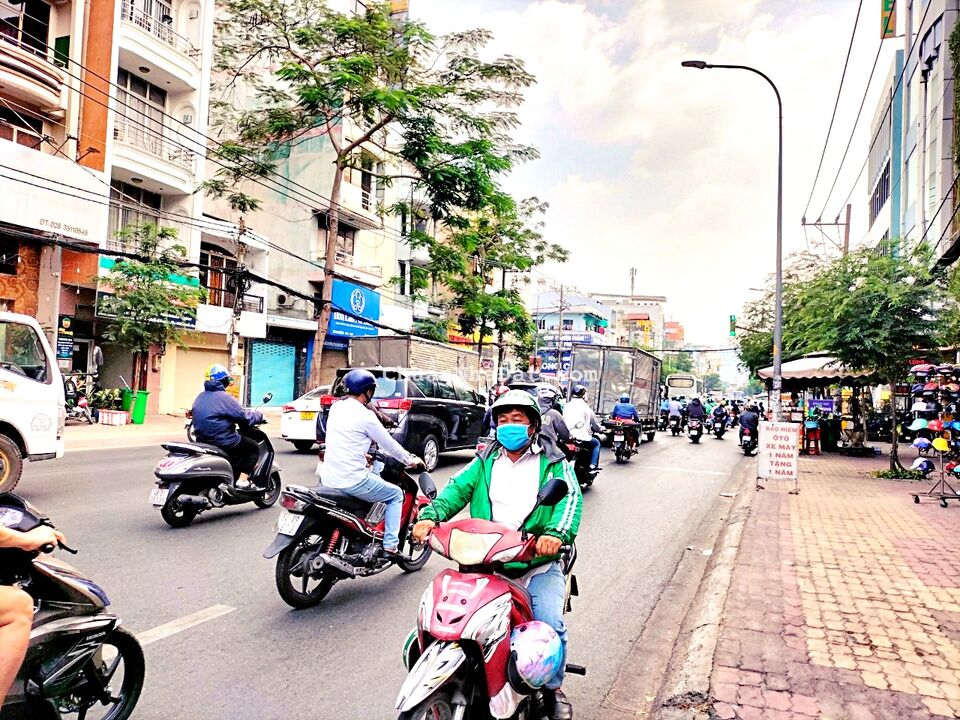 Cho thuê nhà mặt tiền 229 - 231 Đinh Bộ Lĩnh, P26, Q Bình Thạnh. Trệt, 3 lầu, thang máy chỉ 100tr