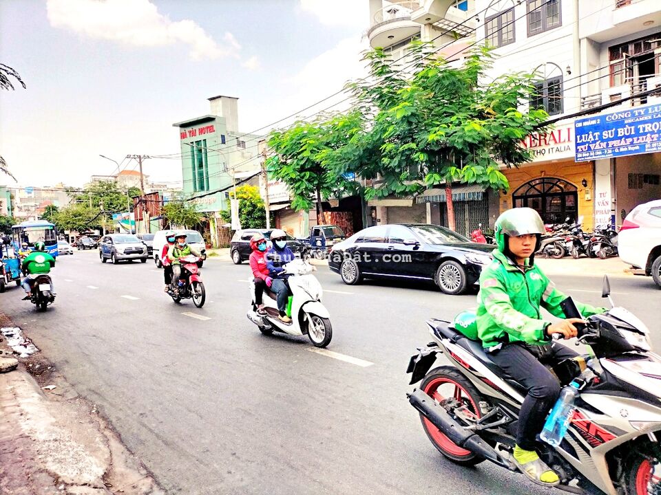 Cho thuê nhà mặt tiền 229 - 231 Đinh Bộ Lĩnh, P26, Q Bình Thạnh. Trệt, 3 lầu, thang máy chỉ 100tr