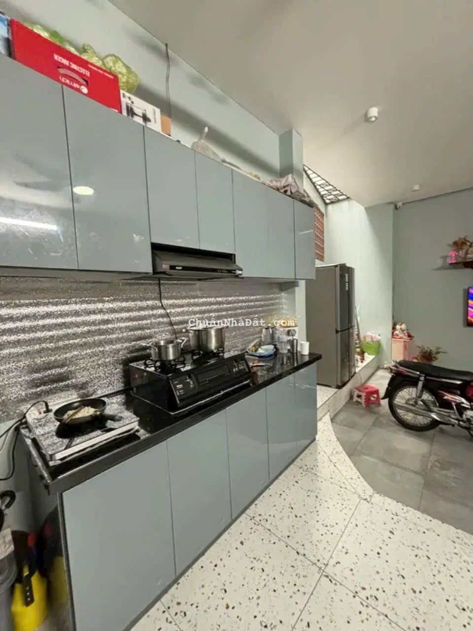 NHÀ 4 TẦNG, 5 x 17.5m, 7PN, NGAY MẶT TIỀN HUỲNH VĂN BÁNH, PHÚ NHUẬN 