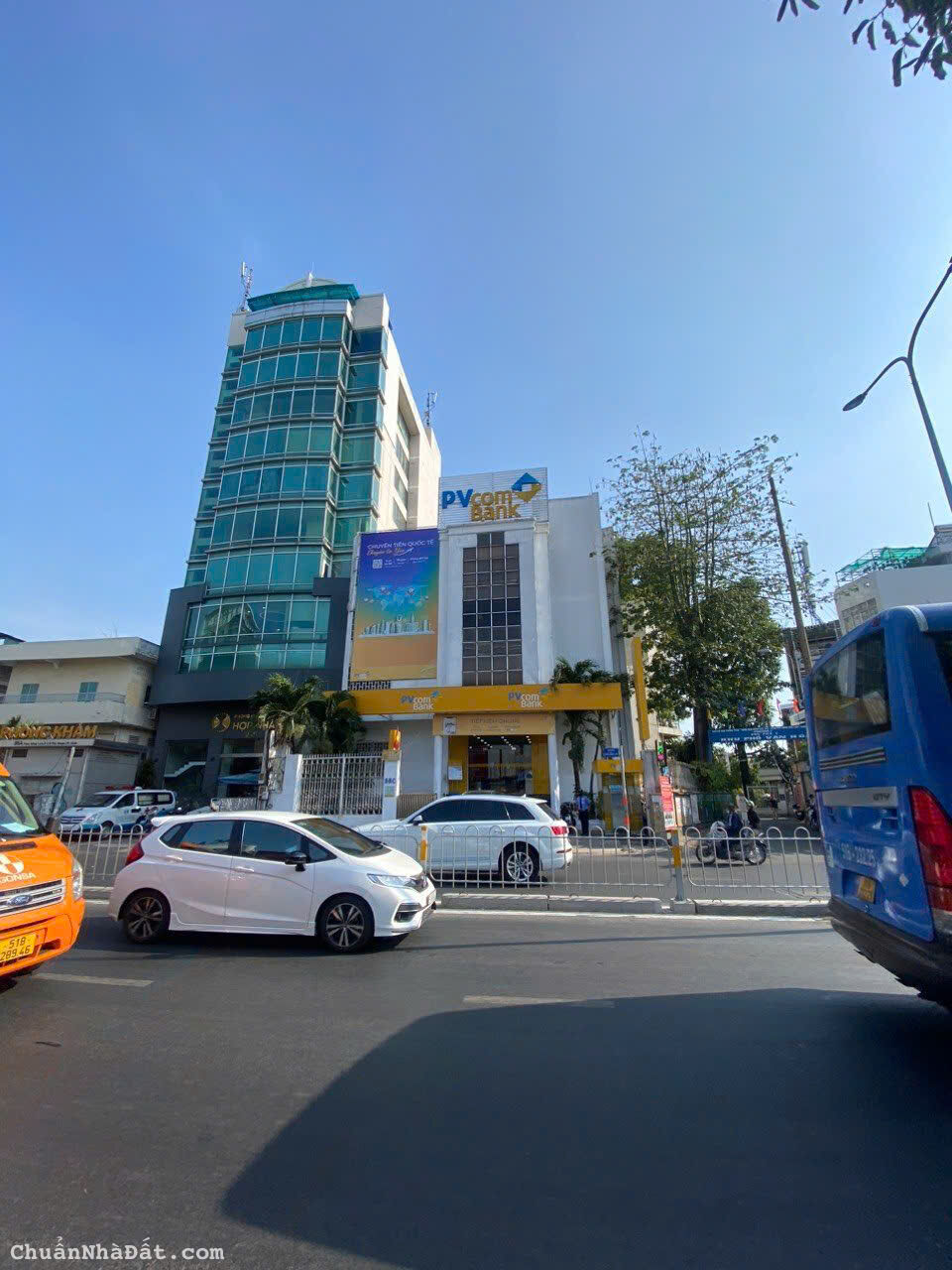 588 Nguyễn Xiển, P. Long Thạnh Mỹ, TP.Thủ Đức. Diện tích: 10m x 30m, nở hậu.