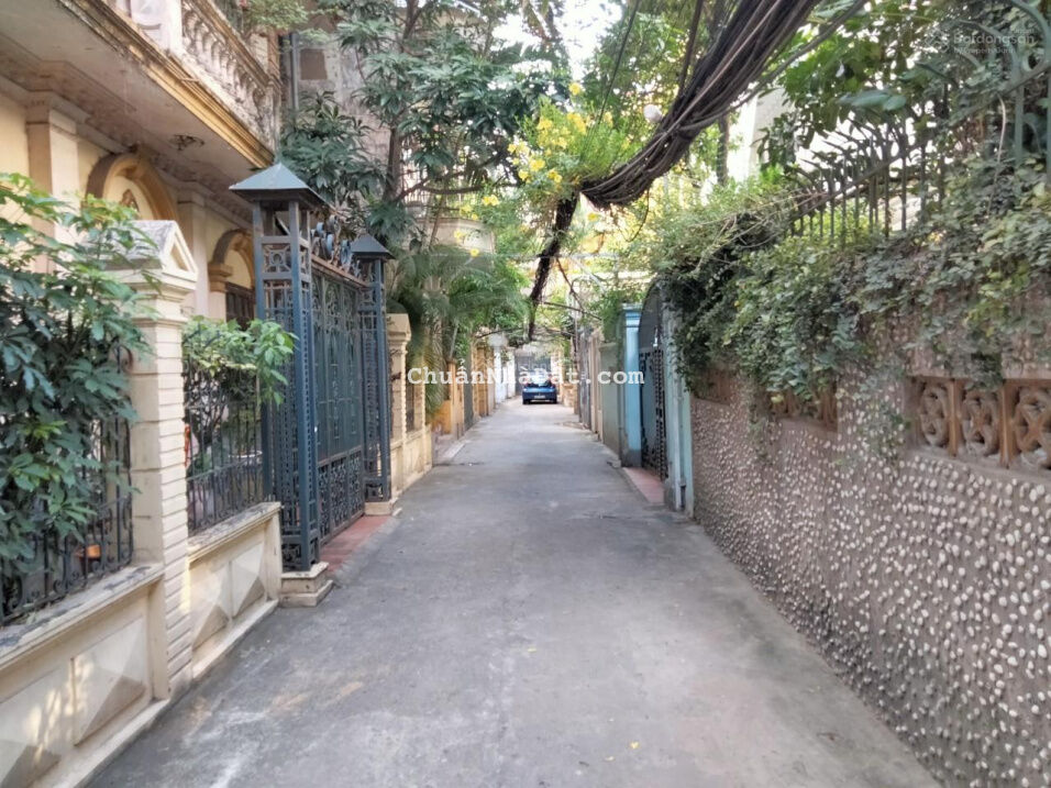 Biệt thự sân vườn trung tâm Ba Đình - oto con vào nhà. Giá cực sốc, DT 153m2 x 3 tầng. Giá 11 tỷ