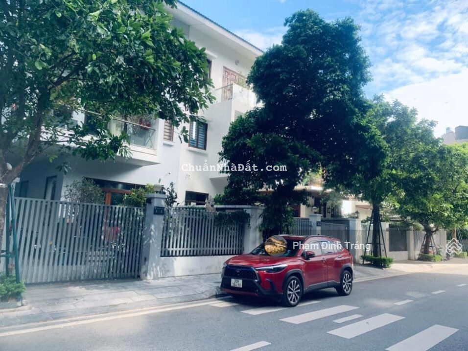 Biệt thự sân vườn, nội thất hoàng gia, an ninh tuyệt đối - Ba Đình - Tây Hồ - 200m2 x 4 tầng hầm Biệt thự sân vườn, nội thất hoàng gia, an ninh tuyệt đối - Ba Đình - Tây Hồ - 200m2 x 4 tầng hầm