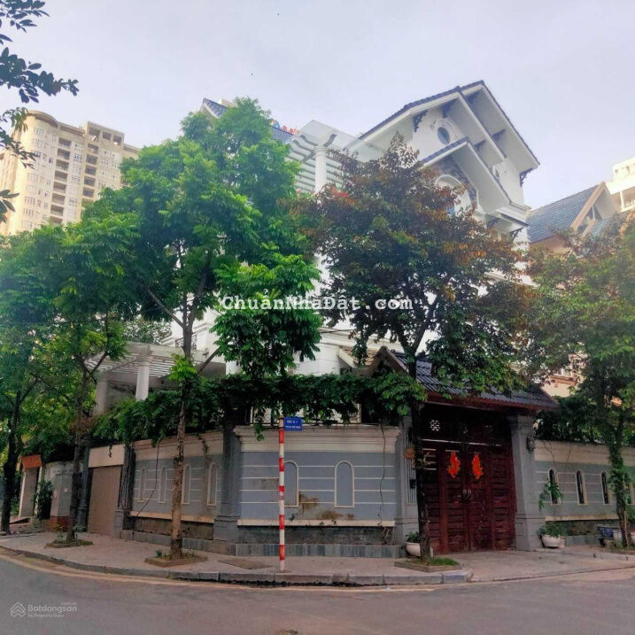 Chính chủ cần bán gấp Biệt Thự Sân Vườn dự án HandiResco Phạm Văn Đồng 285m2 giá 33 tỷ.