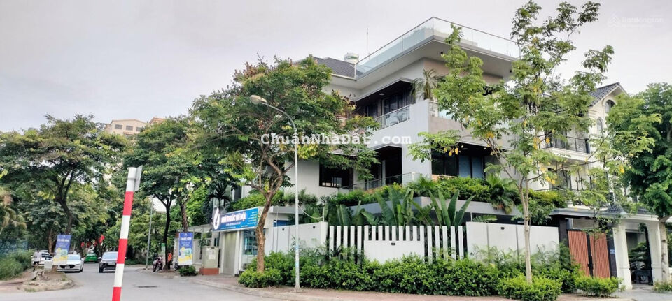 Chính chủ cần bán gấp Biệt Thự Sân Vườn dự án HandiResco Phạm Văn Đồng 285m2 giá 33 tỷ.