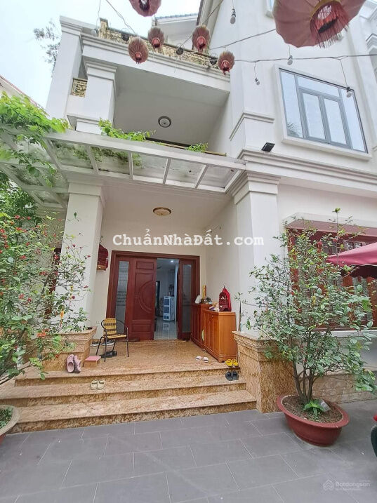 Biệt thự sân vườn siêu vip Cổ Nhuế, 285m2, 39 tỷ