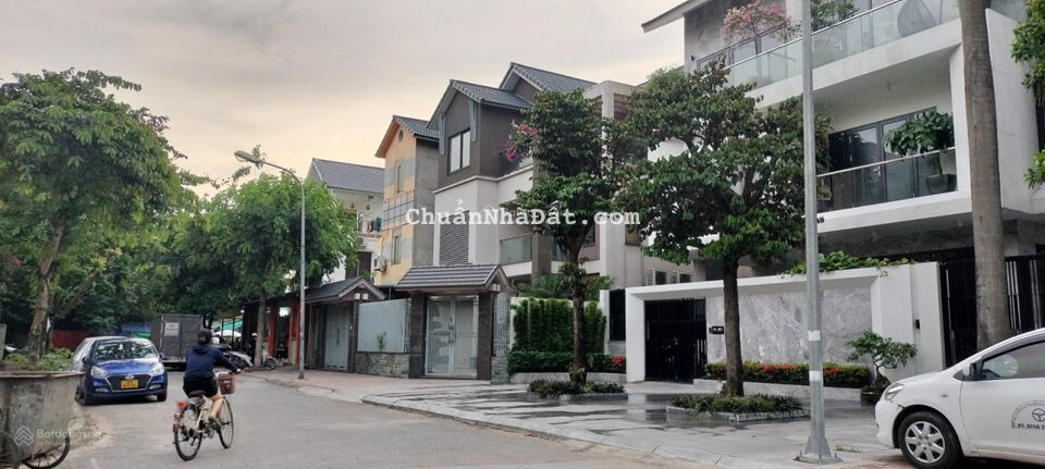 Chính chủ cần bán gấp Biệt Thự HANDIRESCO - 74 đường Phạm Văn Đồng 295m giá 33 tỷ.