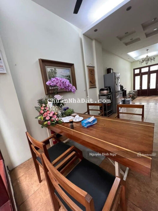 Biệt thự liền kề Dịch Vọng Cầu Giấy 130m2x5T vỉa hè ô tô tránh. Giá chỉ 30 tỷ. Lh 0353682222