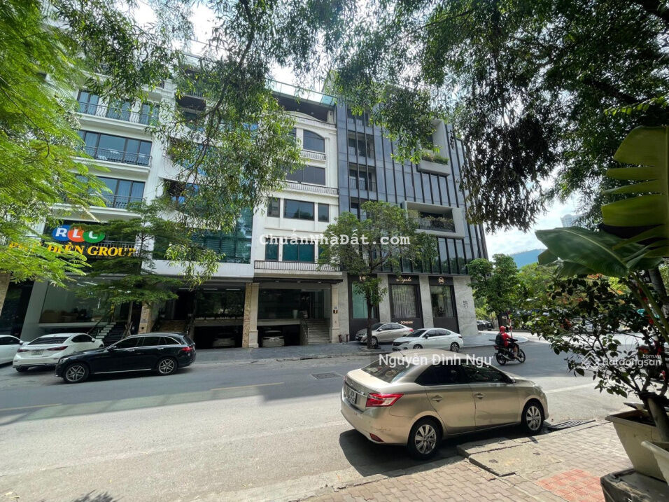 Bán biệt thự vip khu Nguyễn Chánh - Big C Cầu Giấy 133m2x4T, 4 Mặt thoáng đẹp, sân rộng giá 36 tỷ Bán biệt thự vip khu Nguyễn Chánh - Big C Cầu Giấy 133m2x4T, 4 Mặt thoáng đẹp, sân rộng giá 36 tỷ