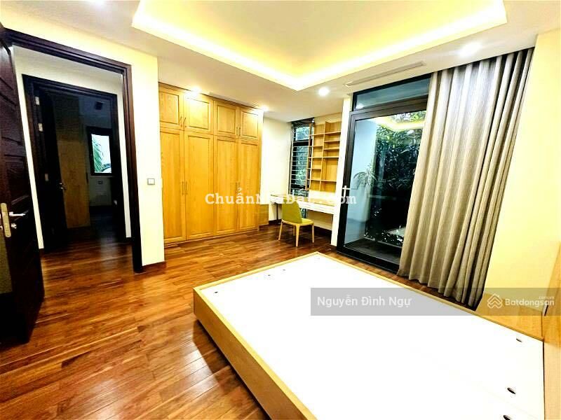 Bán biệt thự trung tâm Cầu Giấy gần công viên 190m2. MT 15m. Full nội thất cao cấp. Nhỉnh 50 tỷ