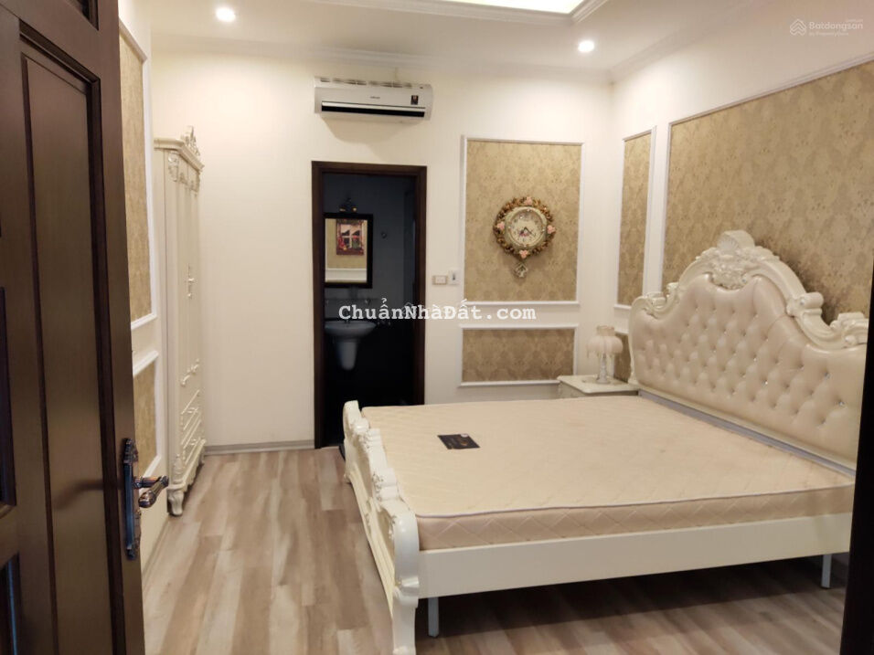 Bán gấp biệt thự Làng Quốc Tế Thăng Long 43 tỷ 200m2 mặt tiền 10m đường hè 15m nhà đẹp vào ở ngay Bán gấp biệt thự Làng Quốc Tế Thăng Long 43 tỷ 200m2 mặt tiền 10m đường hè 15m nhà đẹp vào ở ngay