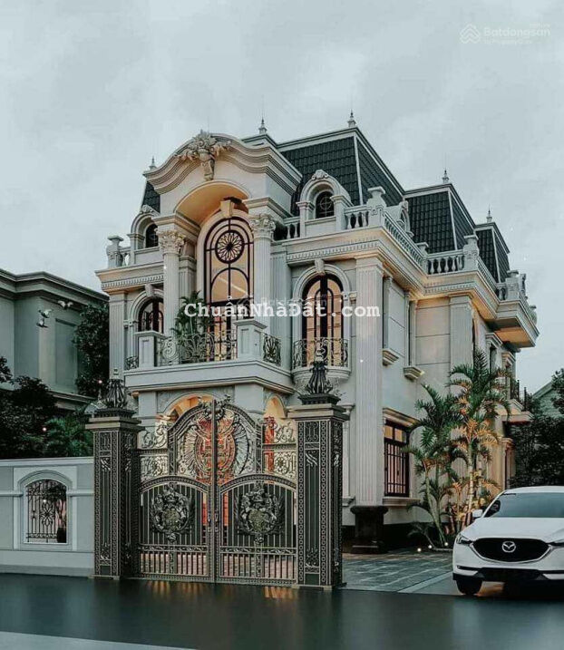 Bán gấp biệt thự trung tâm Quận Cầu Giấy hơn 40 tỷ 200m2 mặt tiền 8m đường hè 15m nhà đẹp