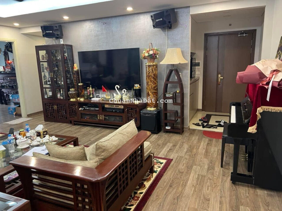 Bán gấp BT khu đô thị mới Dịch Vọng. Diện tích 220m2 x 3 tầng. MT 9m giá 57 tỷ có thương lượng Bán gấp BT khu đô thị mới Dịch Vọng. Diện tích 220m2 x 3 tầng. MT 9m giá 57 tỷ có thương lượng