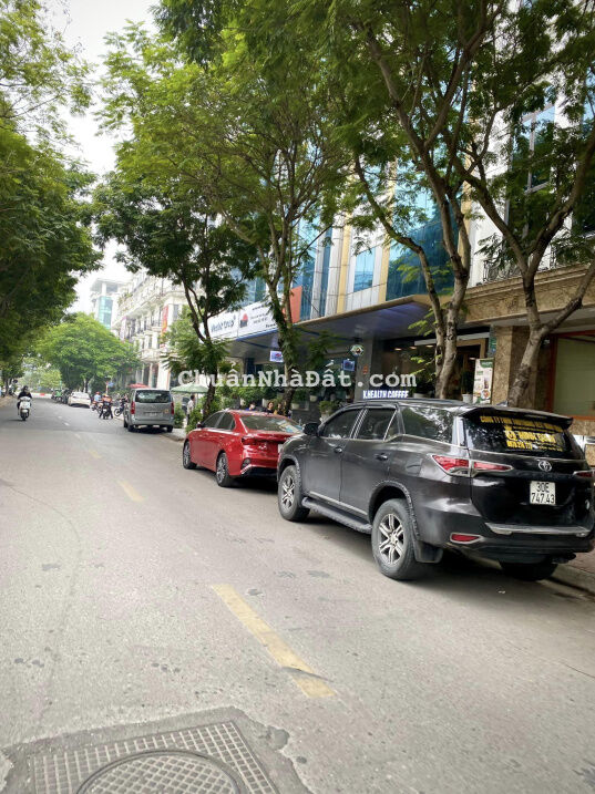 Bán gấp BT khu đô thị mới Dịch Vọng. Diện tích 220m2 x 3 tầng. MT 9m giá 57 tỷ có thương lượng Bán gấp BT khu đô thị mới Dịch Vọng. Diện tích 220m2 x 3 tầng. MT 9m giá 57 tỷ có thương lượng