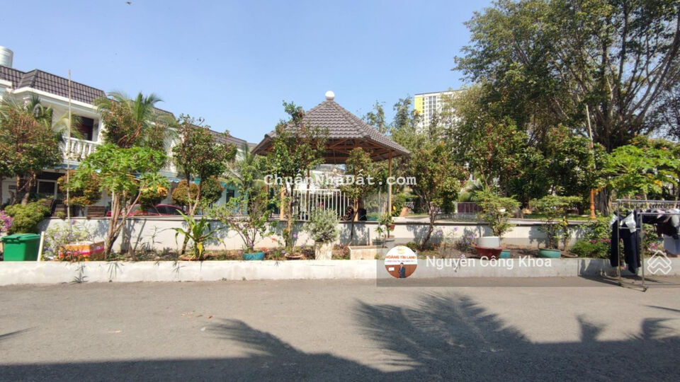 Nguồn ngộp cần bán gấp nhà 1 trệt 1 lầu hoàn công KDC ChamPaCa Gaden P. Đông Hòa, Dĩ An