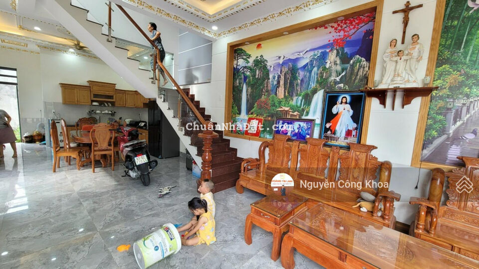 Bán nhà 1 trệt 2 lầu góc 2 mặt tiền, hoàn công, KDC Phú Mỹ Hiệp P. Tân Đông Hiệp, Dĩ An