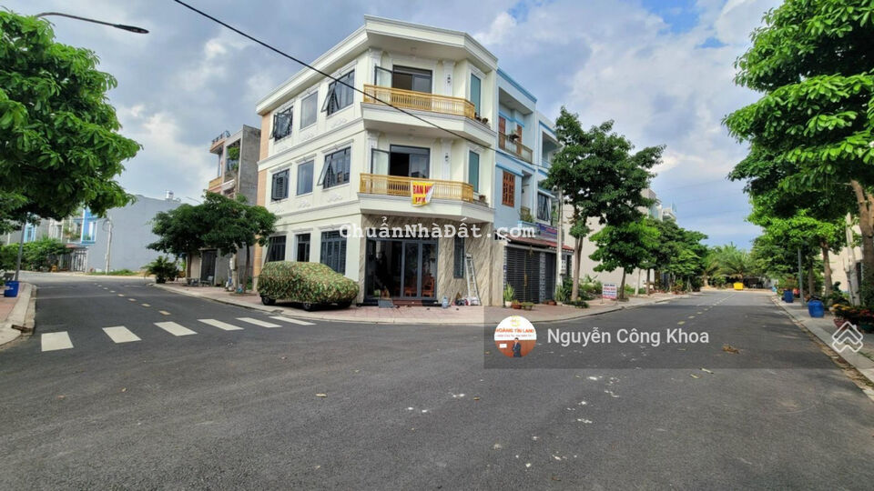 Bán nhà 1 trệt 2 lầu góc 2 mặt tiền, hoàn công, KDC Phú Mỹ Hiệp P. Tân Đông Hiệp, Dĩ An