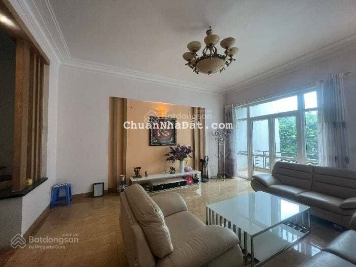 Bán nhà biệt thự Nguyễn Khoái sân vườn ôtô tránh điểm sống lý tưởng DT 108m2 x 4T. Giá 22 tỷ