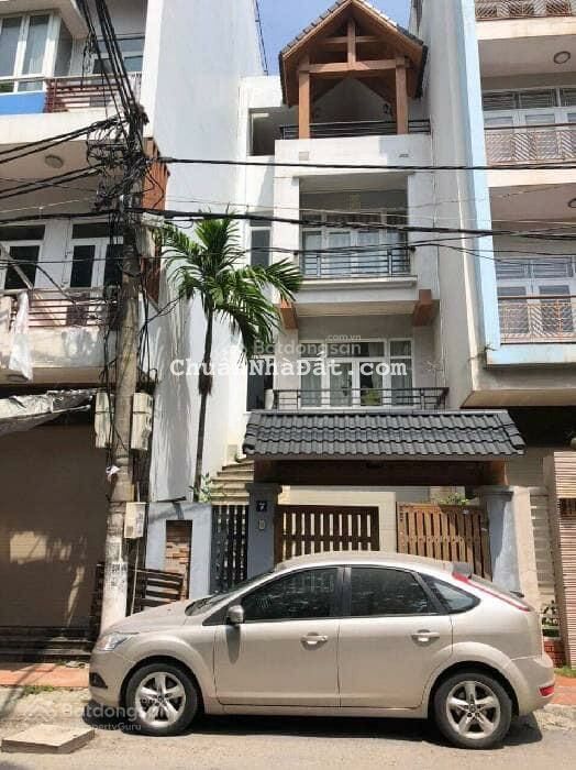 Bán nhà biệt thự Nguyễn Khoái sân vườn ôtô tránh điểm sống lý tưởng DT 108m2 x 4T. Giá 22 tỷ