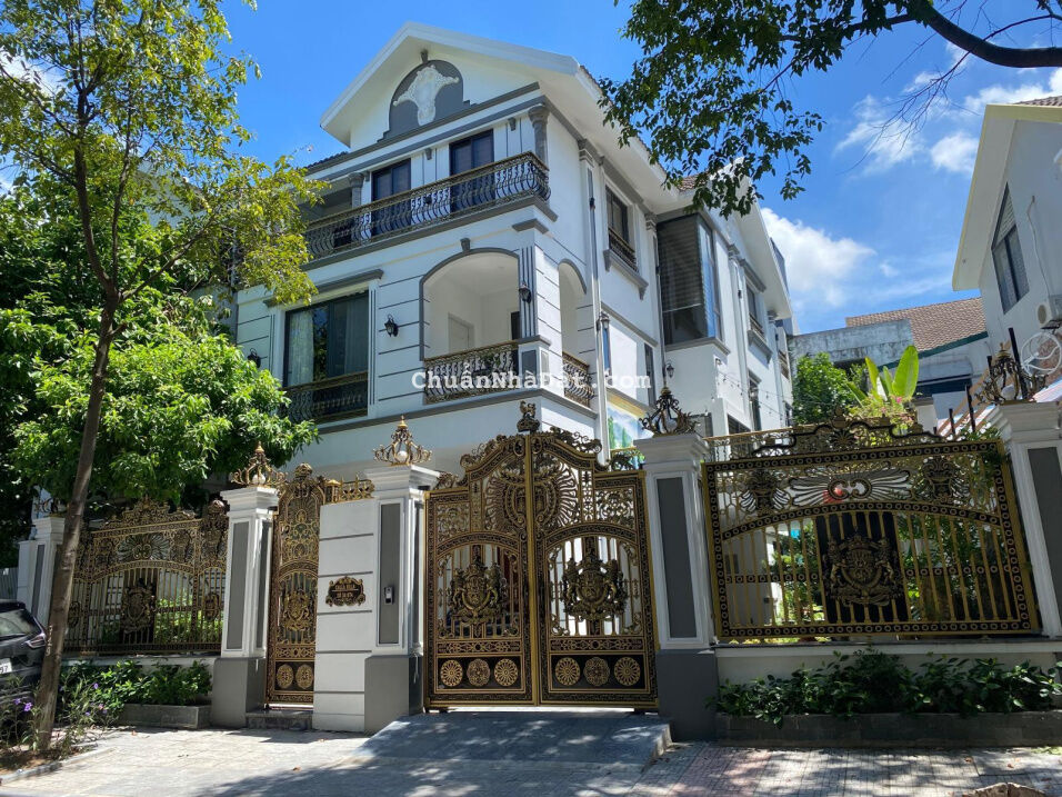 Bán Biệt Thự Văn Phú, Hà Đông, Vị Trí Đẳng Cấp, DT 200m2, 4 Tầng, MT 10m, Giá 23,5 Tỷ.