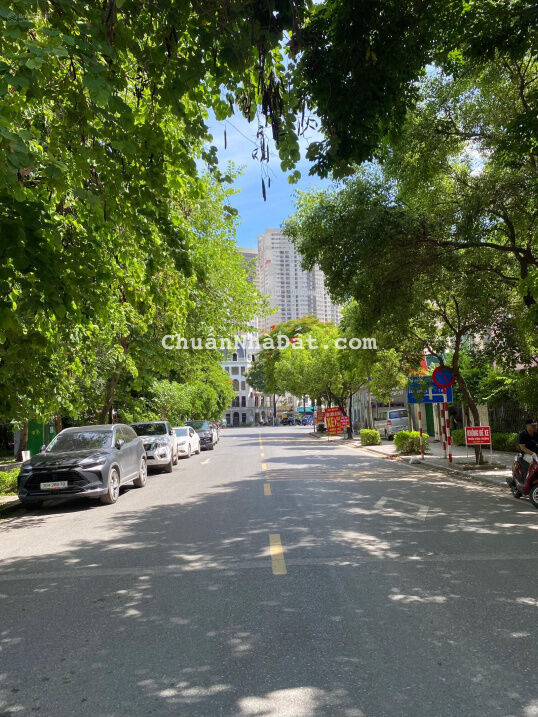 Bán Biệt Thự Văn Phú, Hà Đông, Vị Trí Đẳng Cấp, DT 200m2, 4 Tầng, MT 10m, Giá 23,5 Tỷ.