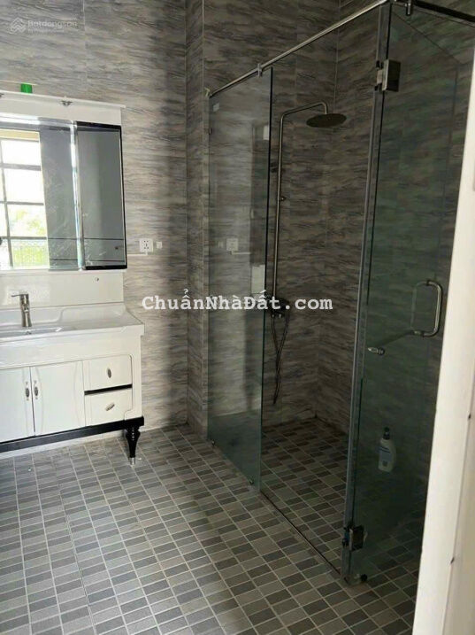 VinHomes imperia song Lập Paris. Diện tích 200m2 nhà hoàn thiện mà giá 20,5 tỷ có bớt