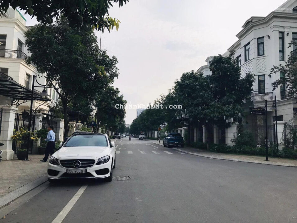 Bán biệt thự song lập Vinhomes Riverside 180m2 - đẳng cấp thượng lưu - giá tốt nhất VinHomes