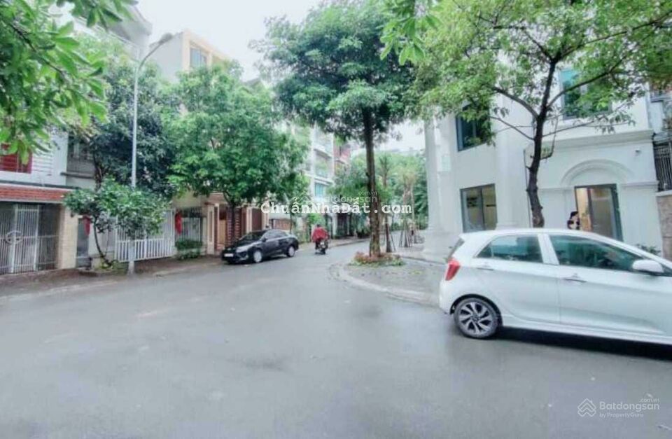 Cần bán biệt thự Việt Hưng, DT 198m2, hiện đang cho thuê Cần bán biệt thự Việt Hưng, DT 198m2, hiện đang cho thuê