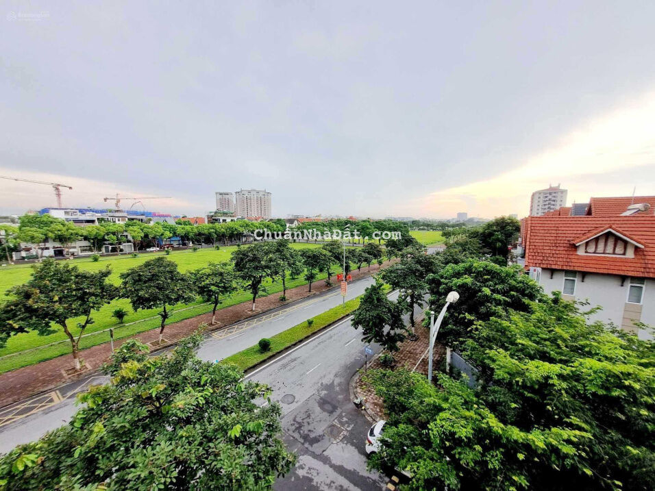 Cần bán biệt thự Việt Hưng, DT 198m2, hiện đang cho thuê Cần bán biệt thự Việt Hưng, DT 198m2, hiện đang cho thuê