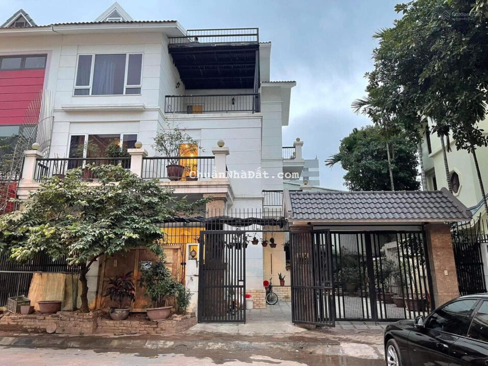 Bán gấp căn biệt thự 220m2 - đối diện Vinhomes The Harmony gần hồ điều hòa - giá thấp nhất khu vực