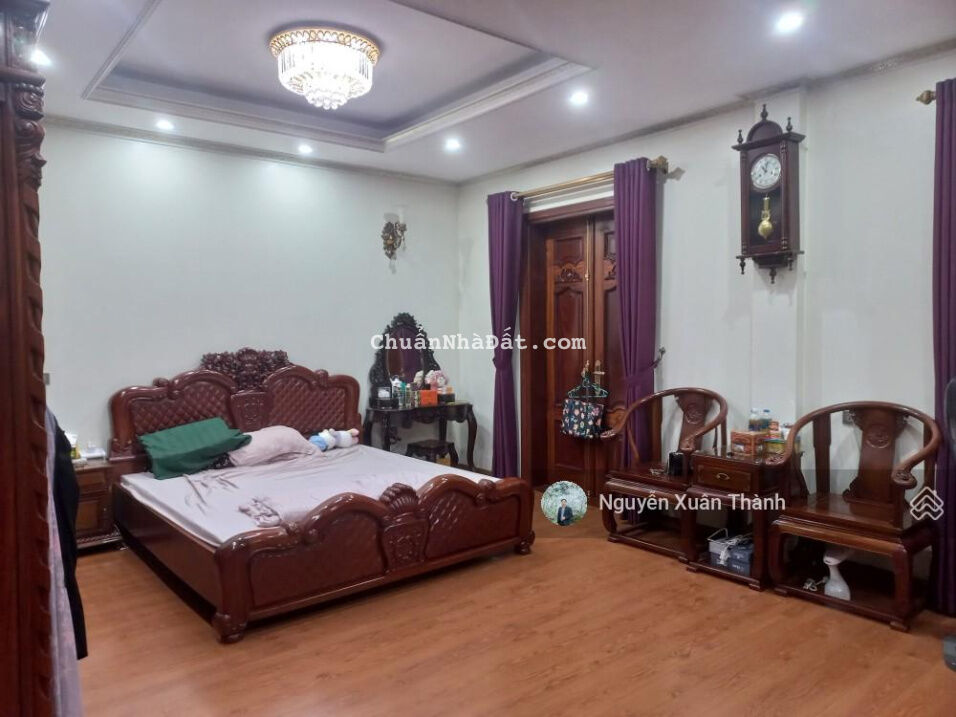 Cực SỐC! Giảm 7 tỷ, Bán GẤP Biệt thự VIP KĐT Việt Hưng, lô góc, DT 230m2 x 4T, MT 29m, giá 38 tỷ