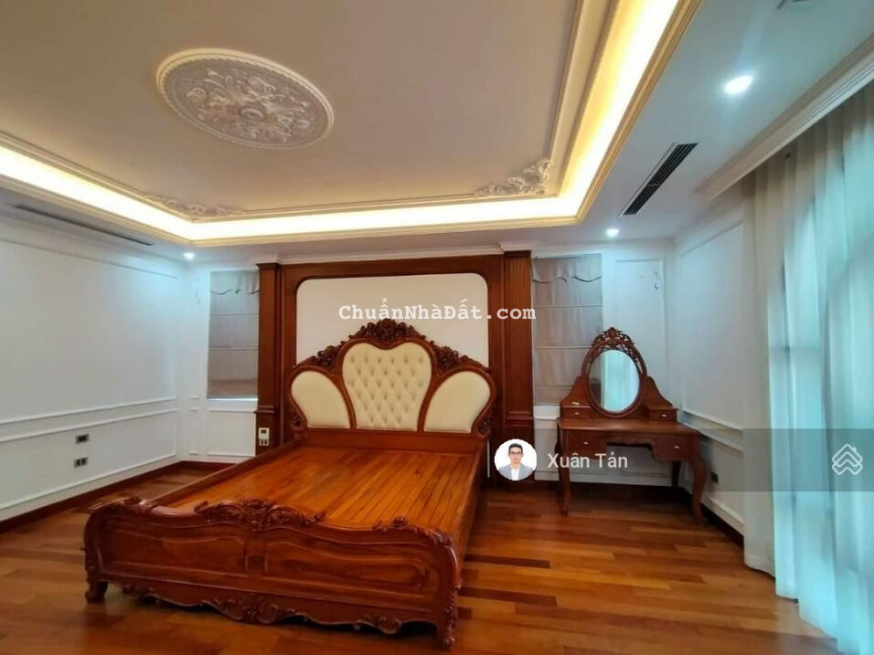 Biệt thự 213m2 KĐT Sài Đồng - full nội thất đẳng cấp - nhà ngay hồ điều hòa giá 110tr/m2 cực hiếm