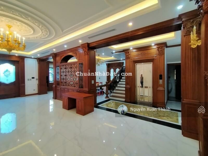 Biệt thự siêu vip KĐT Việt Hưng, thang máy, nội thất xịn sò, DT 235m2 x 4T, MT 14m, nhỉnh 39 tỷ