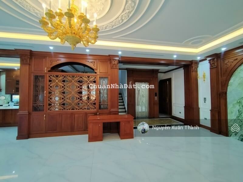 Biệt thự siêu vip KĐT Việt Hưng, thang máy, nội thất xịn sò, DT 235m2 x 4T, MT 14m, nhỉnh 39 tỷ
