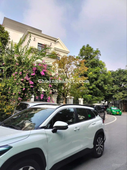 Bán biệt thự Vinhomes Riverside Nguyệt Quế 90m2 chủ không xoay được tiền cần bán gấp, giảm chào sâu Bán biệt thự Vinhomes Riverside Nguyệt Quế 90m2 chủ không xoay được tiền cần bán gấp, giảm chào sâu