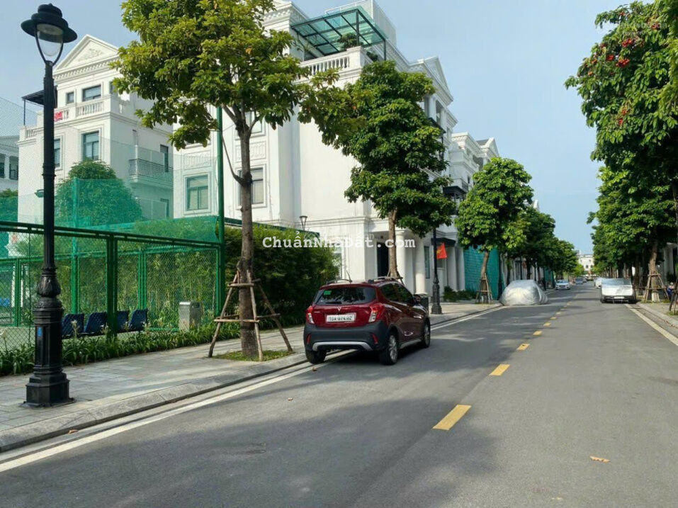 Bán liền kề thô dãy San Hô mái cao vị trí đẹp gần công viên. Vị trí đẹp. Giá rẻ nhất lúc này