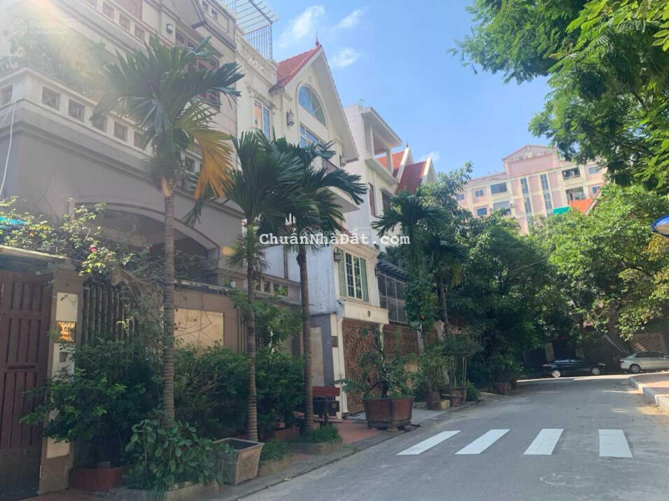 Bán gấp nhà Liền Kề 110m2 khu đô thị Mỹ Đình 1, mặt tiền 8m, vỉa hè ô tô đỗ, kinh doanh giá 18 tỷ.