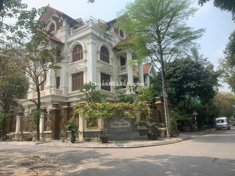 Bán gấp biệt thự 210m2 khu đô thị Mỹ Đình, mặt tiền 10m, 4 mặt thoáng, vỉa hè ô tô đỗ, giá 38 tỷ